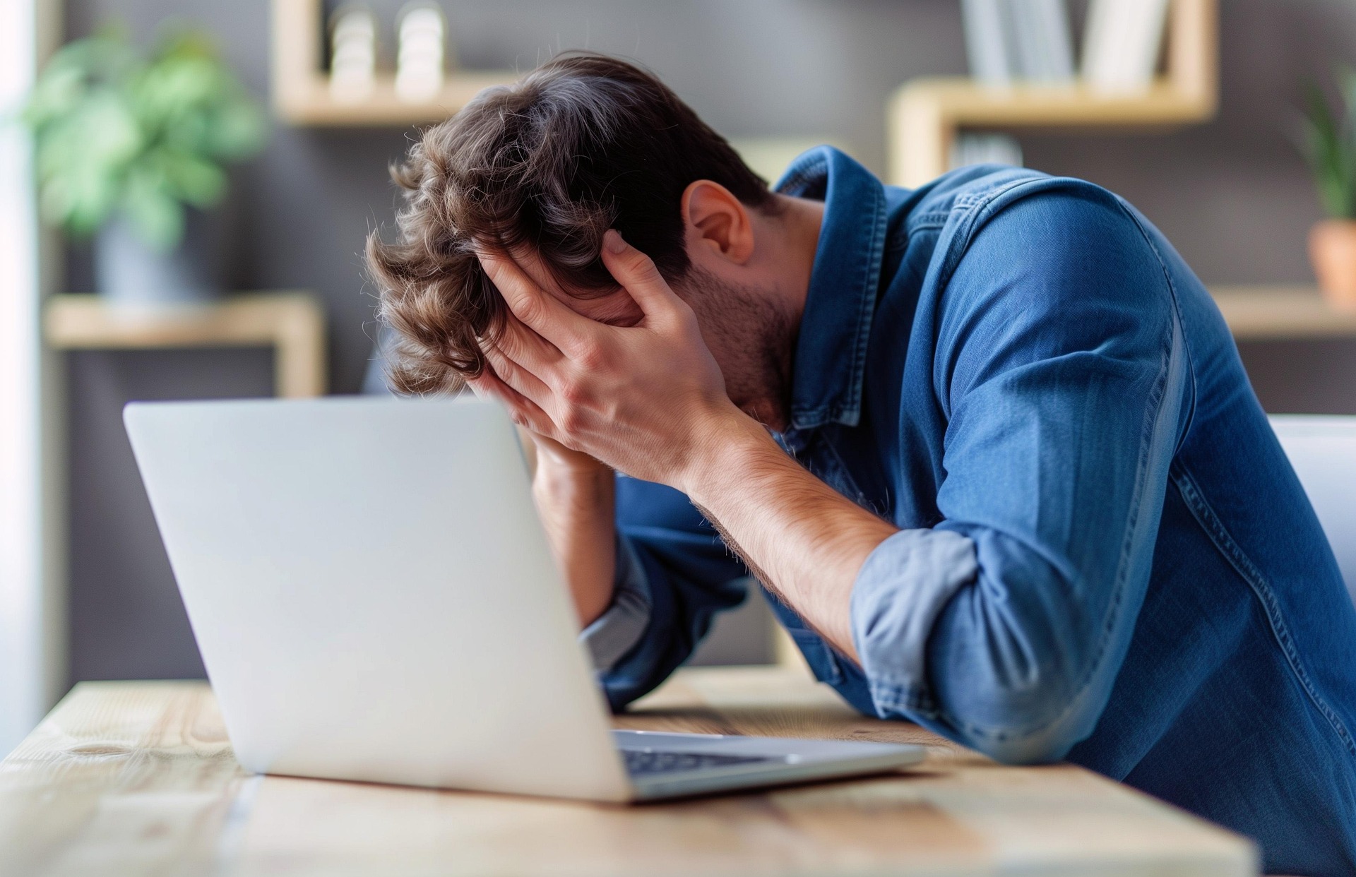 frustrated-man-8836744_1920